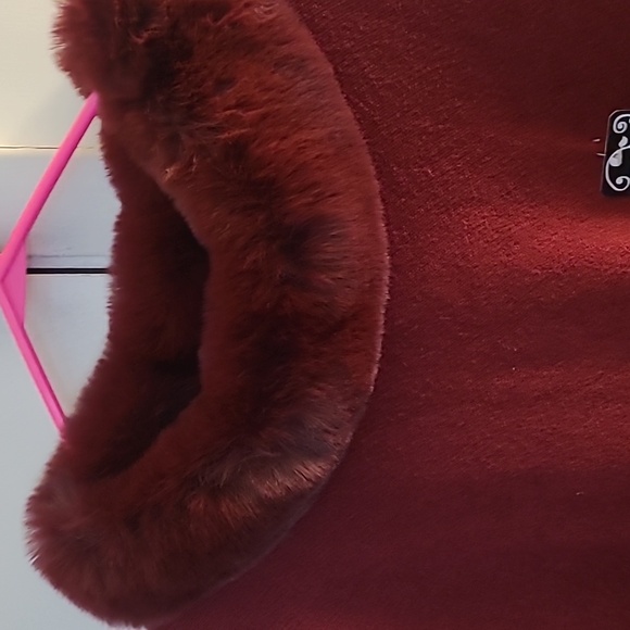 Chic Burgundy Poncho with Fringe - Picture 5 of 8